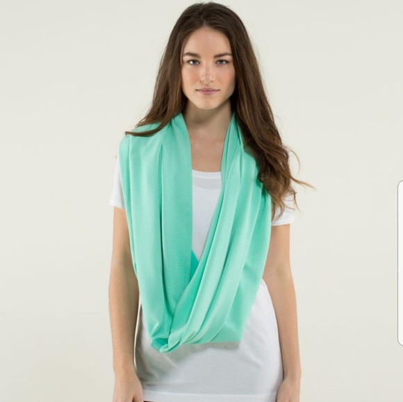 Lululemon Bali Breeze vinyasa scarf